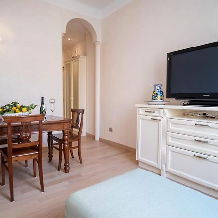 Noliday Suite Riviera Luxury Sea Flat Exterior foto